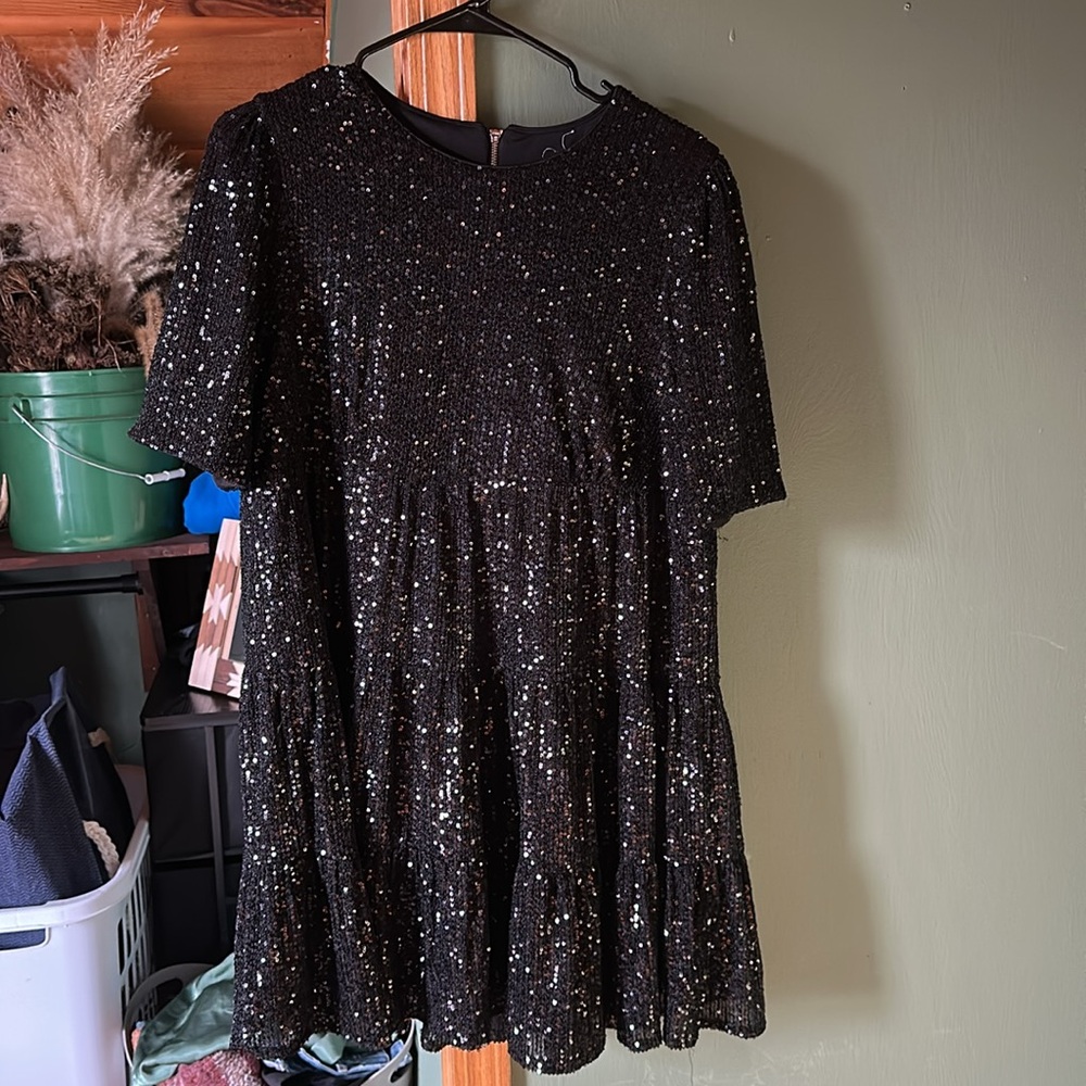 Short sleeved tiered sequin mini dress
